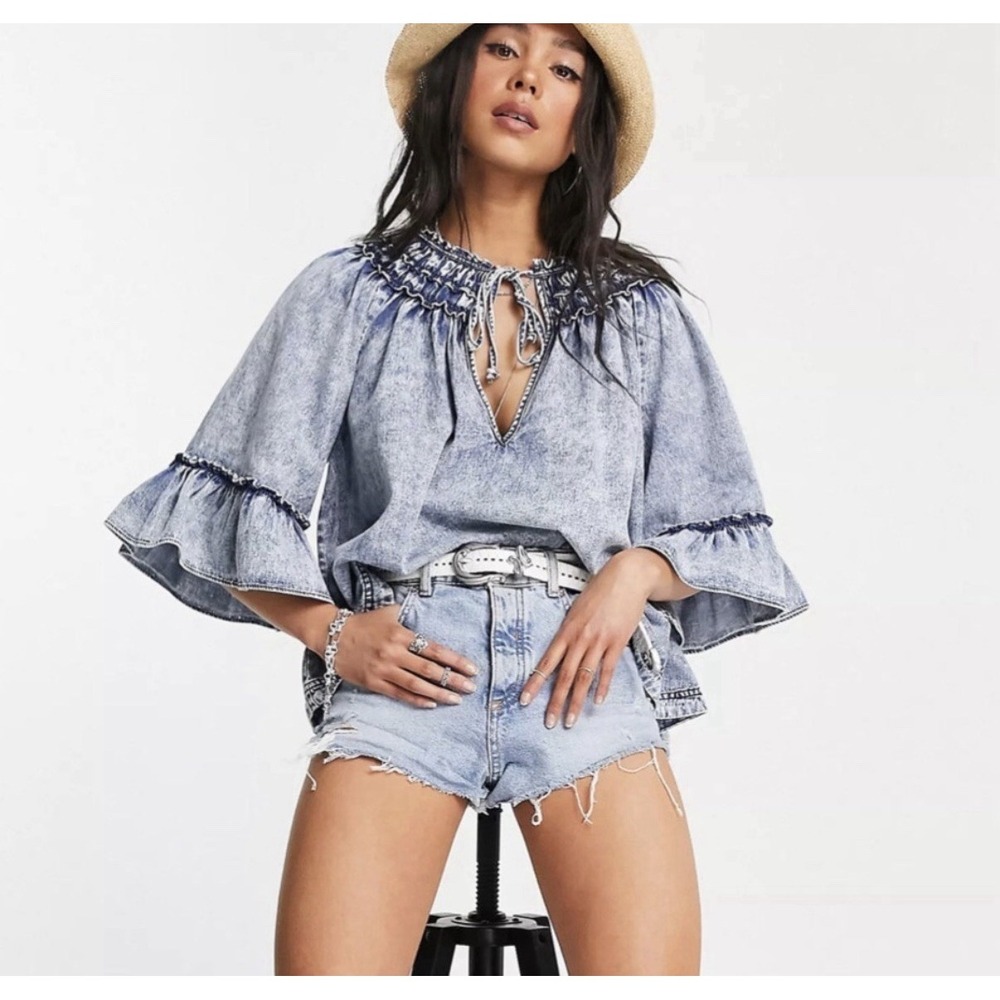 Free People Ainsley Denim Top Medium Indigo Wash V Neck Ruffle Sleeve Blouse